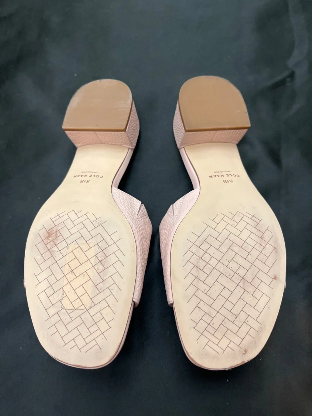 Like New Cole Haan Calli Blush Color, Leather, Open Toe Slide Sandals.  Sz. 8.5.